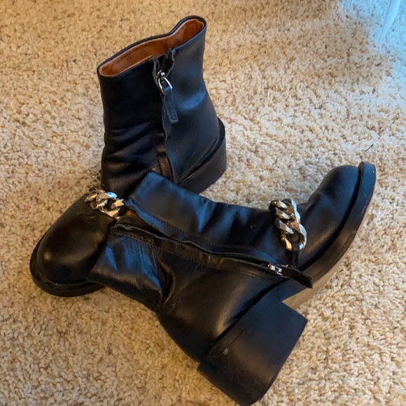 Givenchy Boots Laura chain-trimmed leather ankle boots - Picture 3 of 4